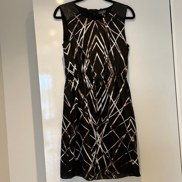 Vince Camuto Dresses & Skirts - Vince Camuto size small dress with drawstring